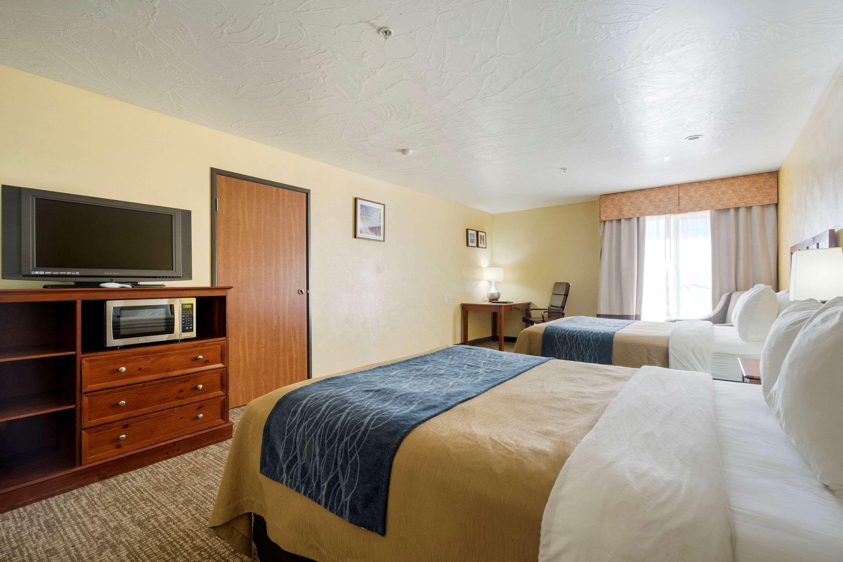 Comfort Inn & Suites Сидър Сити Екстериор снимка