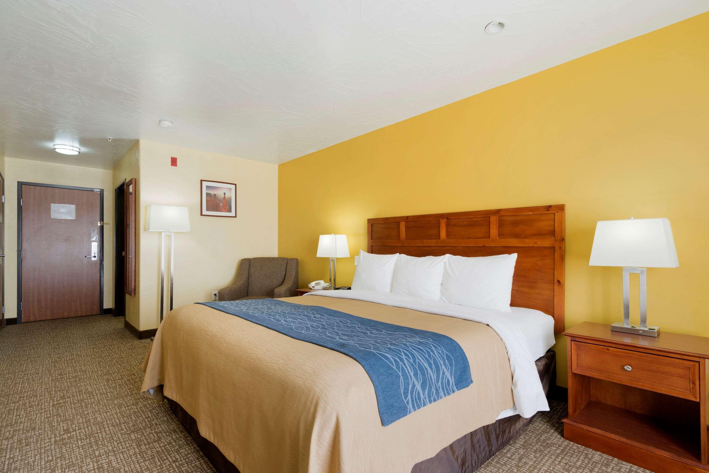 Comfort Inn & Suites Сидър Сити Екстериор снимка
